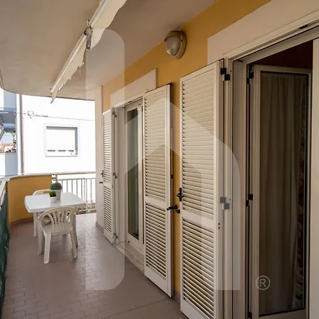 Apartment Homiday - Via Gramsci Giallo Pineto