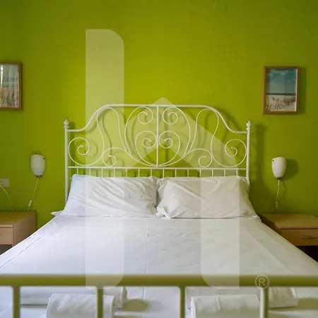 Homiday - Via Gramsci Giallo Pineto