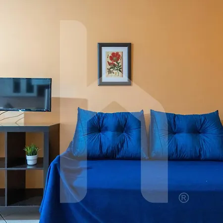 Homiday - Via Gramsci Giallo Apartment Pineto
