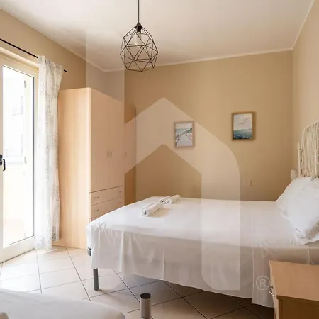 Homiday - Via Gramsci Giallo Pineto