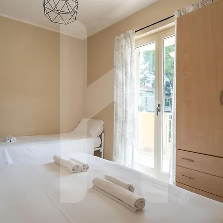 Homiday - Via Gramsci Giallo Pineto