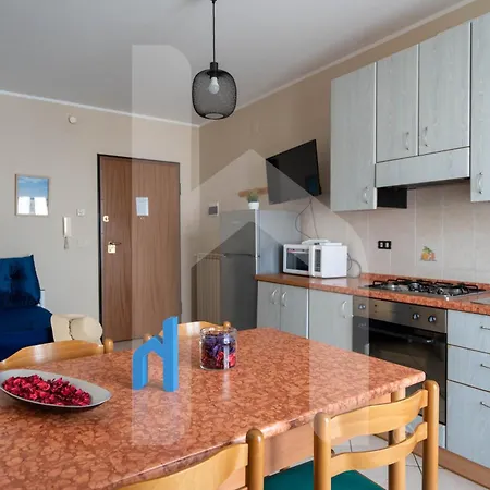 Homiday - Via Gramsci Giallo * Pineto