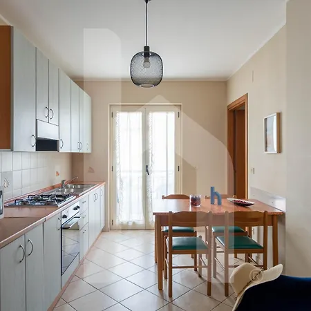 Homiday - Via Gramsci Giallo Apartment