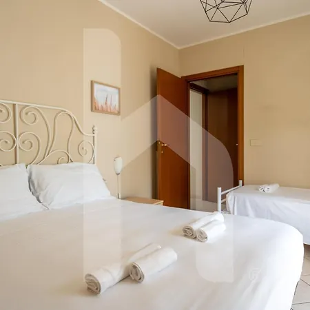 Homiday - Via Gramsci Giallo Apartment Pineto