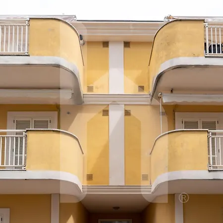 Homiday - Via Gramsci Giallo Apartment