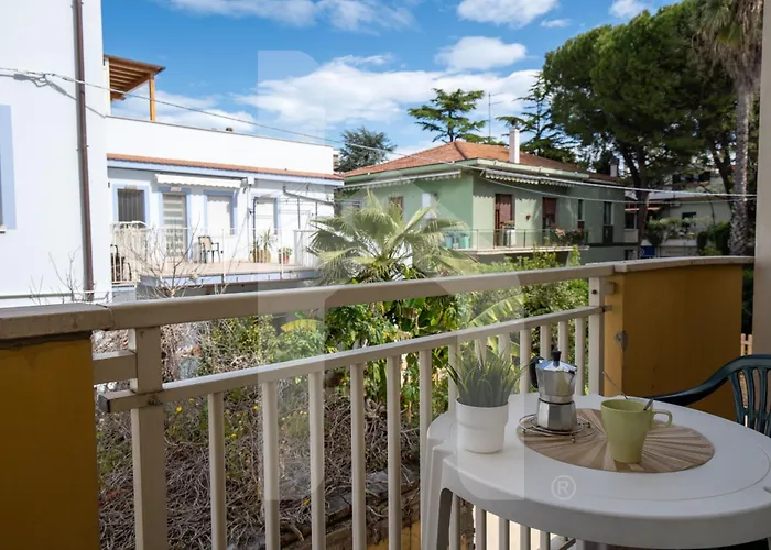 Homiday - Via Gramsci Giallo Pineto