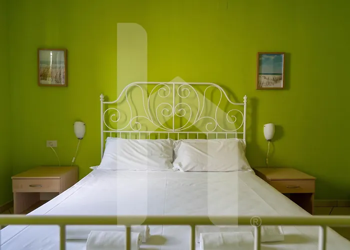 Homiday - Via Gramsci Giallo Pineto