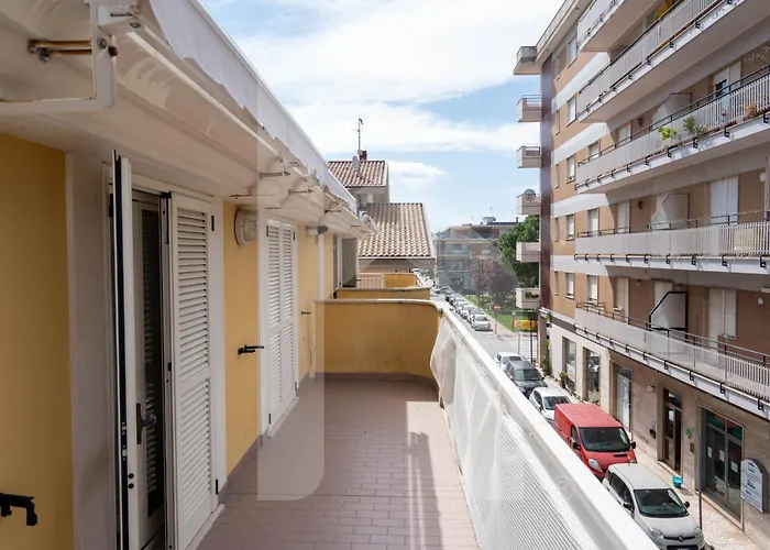 アパート Homiday - Via Gramsci Giallo ピネート