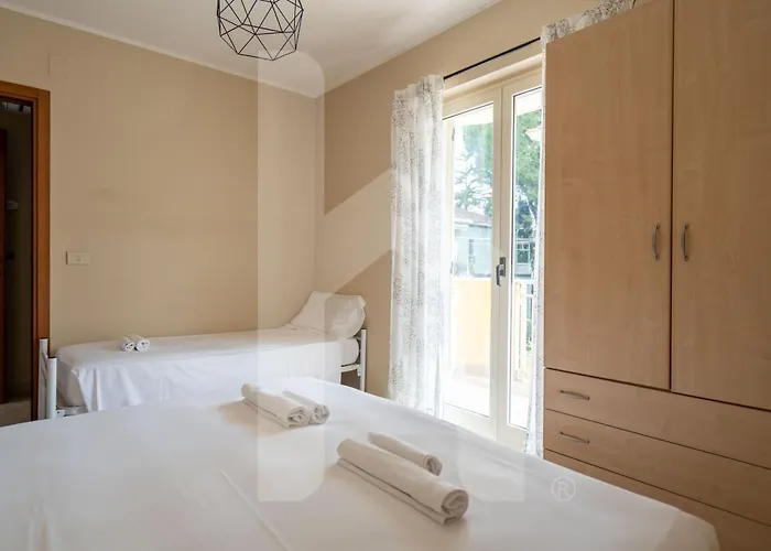 Homiday - Via Gramsci Giallo Pineto